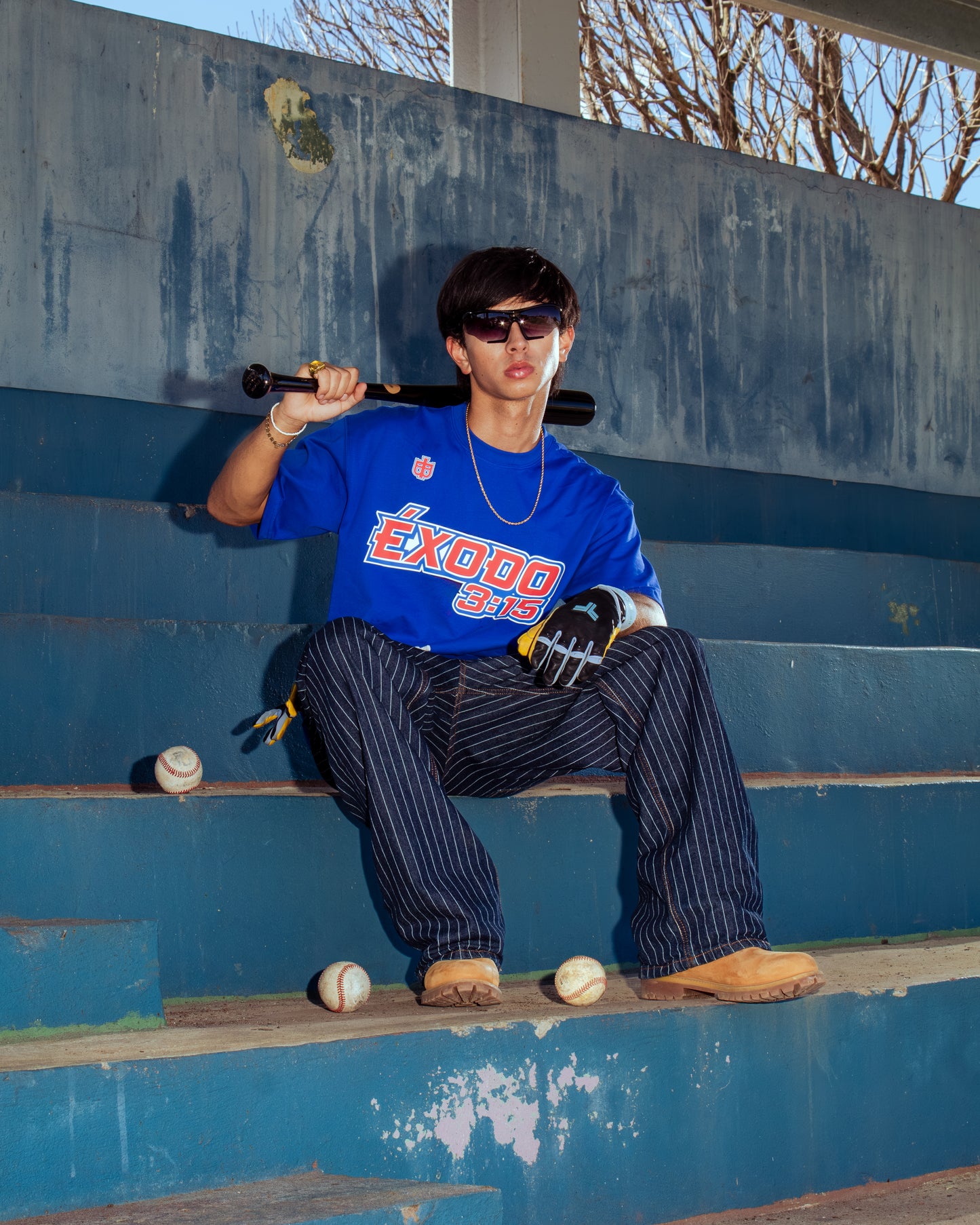 Blue Oversized Faith Tee - Éxodo 3:15